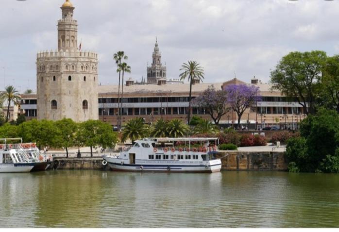 Apartamento Acogedor Junto A Calle Betis, Triana-Los Remedios Sevilla Buitenkant foto