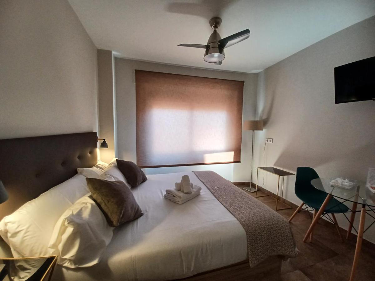 Apartamento Acogedor Junto A Calle Betis, Triana-Los Remedios Sevilla Buitenkant foto