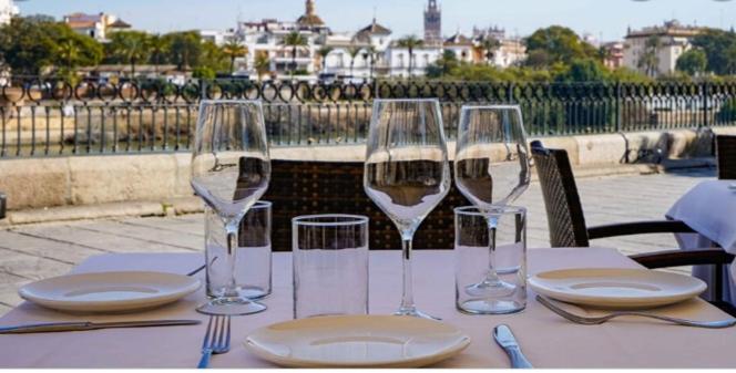 Apartamento Acogedor Junto A Calle Betis, Triana-Los Remedios Sevilla Buitenkant foto